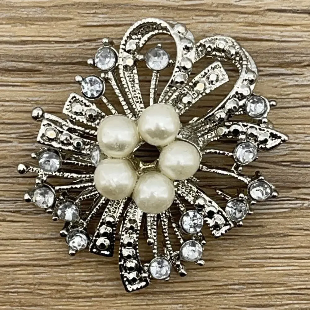 Women Pearl Flower Crystal Scarf Lapel Brooch Pins Costume Brooches Silver Alloy